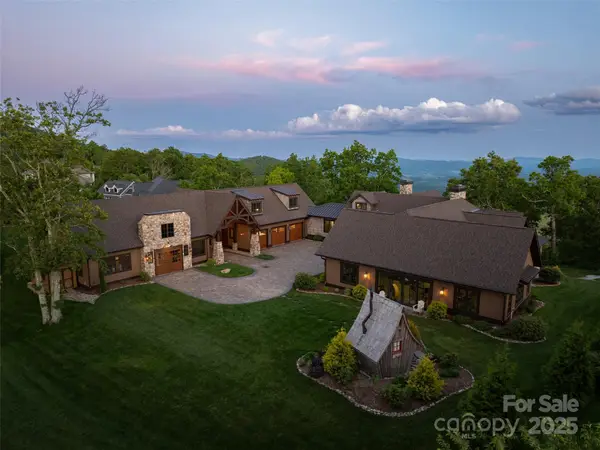 93 N Snow Ridge Drive, Hendersonville, NC 28792