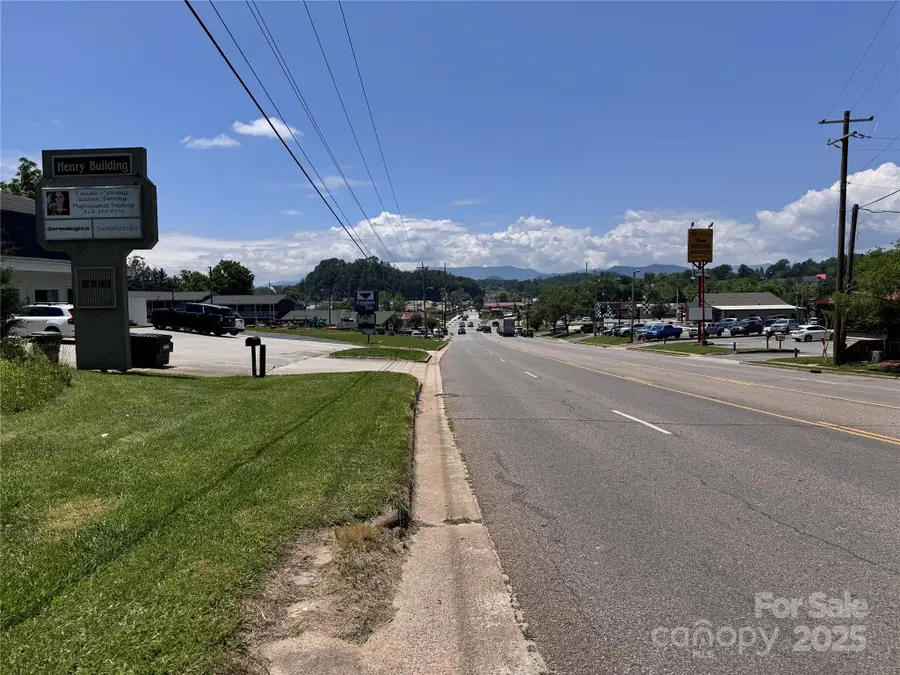 130 N 1st Street, Franklin, NC 28734 - Image #2