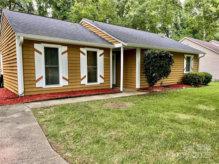 6832 Delta Lake Drive, Charlotte, NC 28215 - Image #3