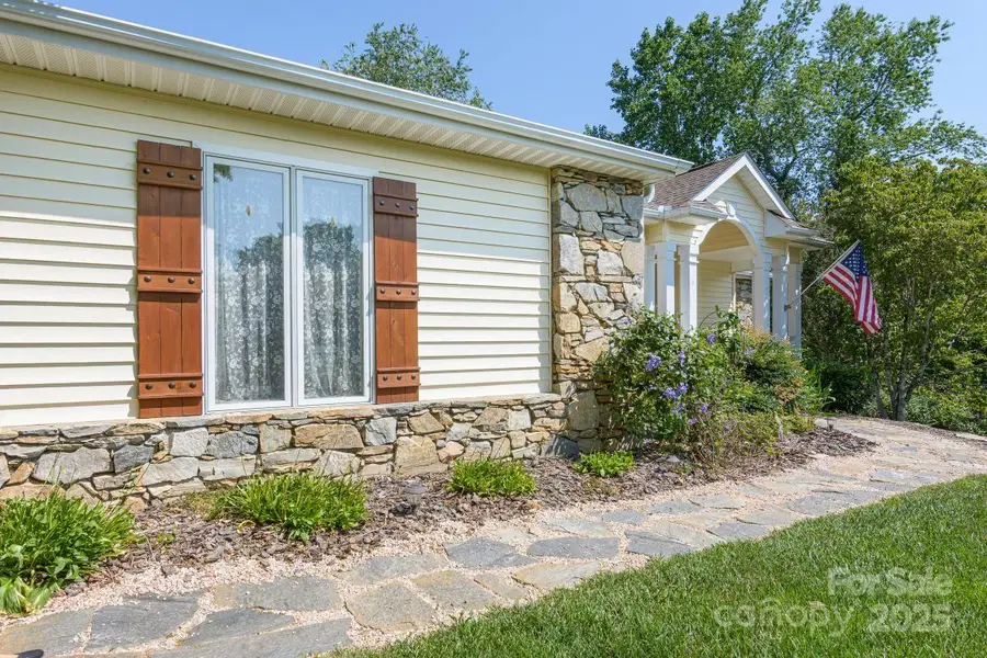 100 Bayberry Way, Hendersonville, NC 28739 - Image #3