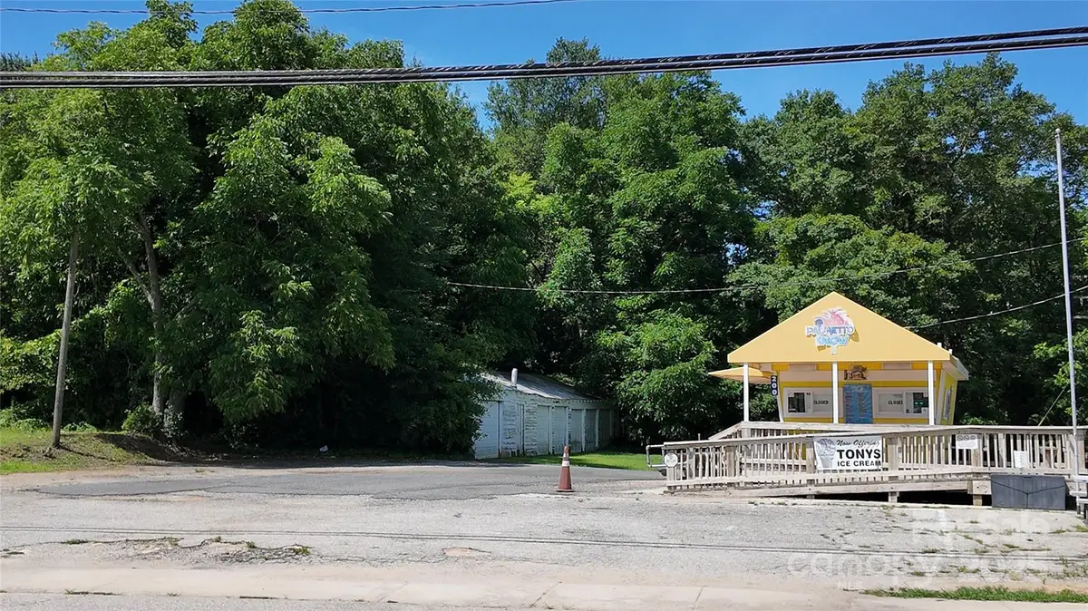 200 Dearborn Street, Great Falls, SC 29055 - Image #1