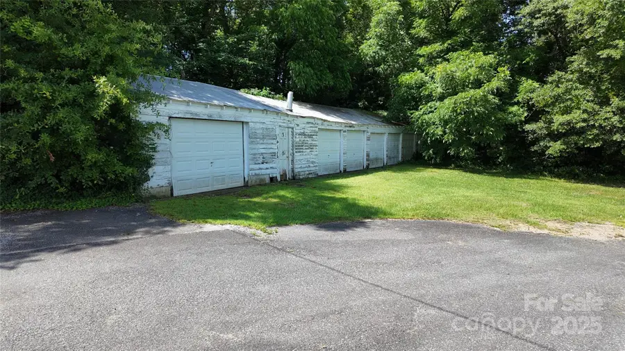 200 Dearborn Street, Great Falls, SC 29055 - Image #3