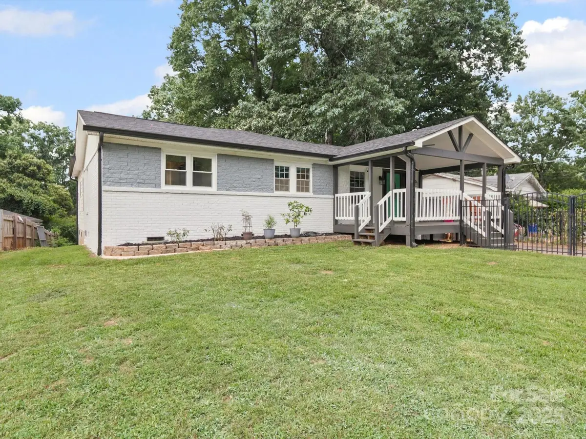 430 Edgegreen Drive, Charlotte, NC 28217 - Image #1