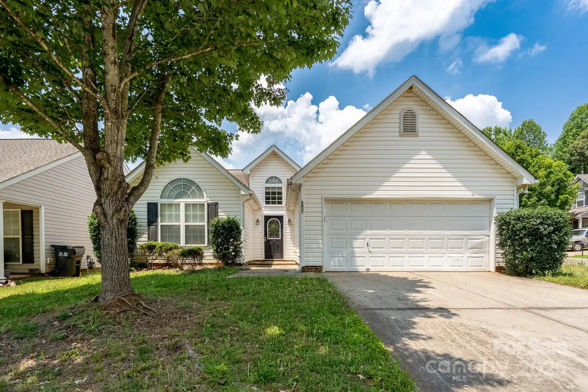 6857 Parkers Crossing Drive, Charlotte, NC 28215 - Image #1