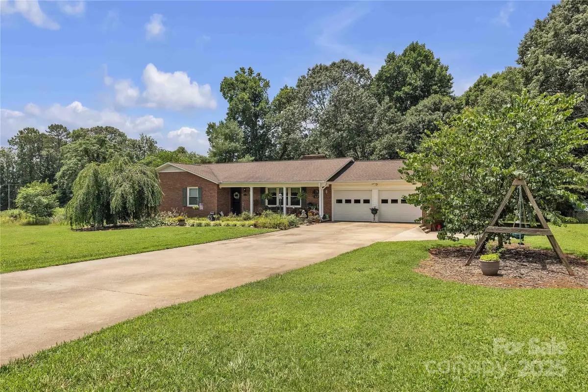 137 Proust Road, Statesville, NC 28625 - Image #1