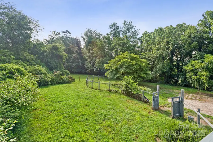 379 N Louisiana Avenue, Asheville, NC 28806 - Image #3
