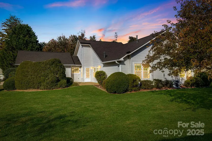 4 Gatehouse Court, Asheville, NC 28803 - Image #2