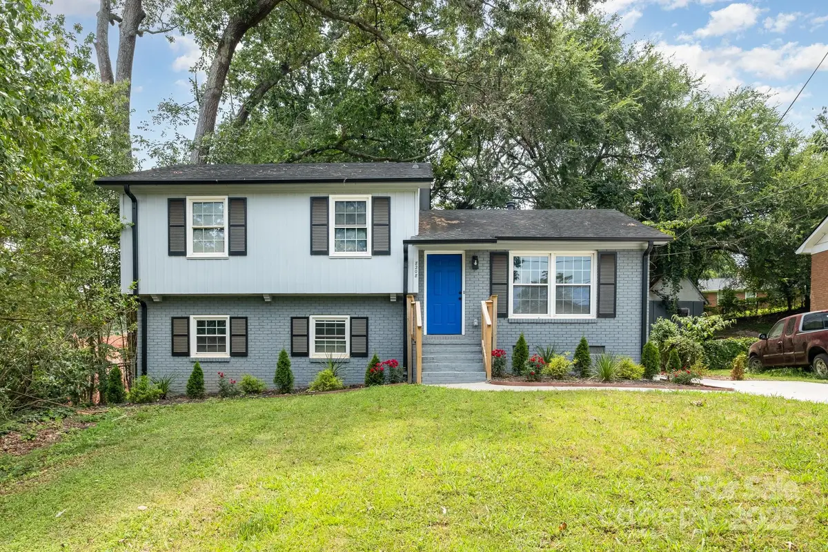 8208 Doverdale Lane, Charlotte, NC 28217 - Image #1
