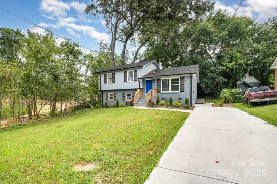 8208 Doverdale Lane, Charlotte, NC 28217 - Image #2