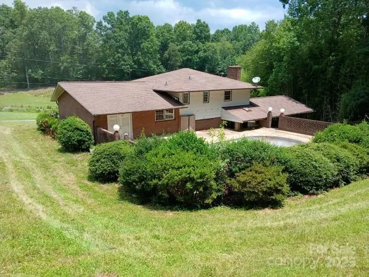 8417 Rolling Hills Avenue, Hickory, NC 28602 - Image #2