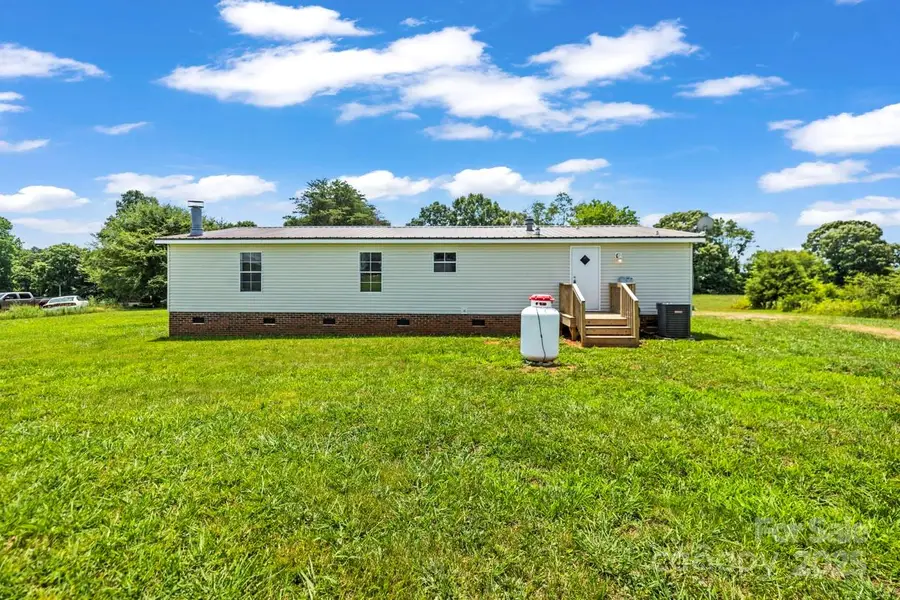 1133 Lynn Lane, Catawba, NC 28609 - Image #2