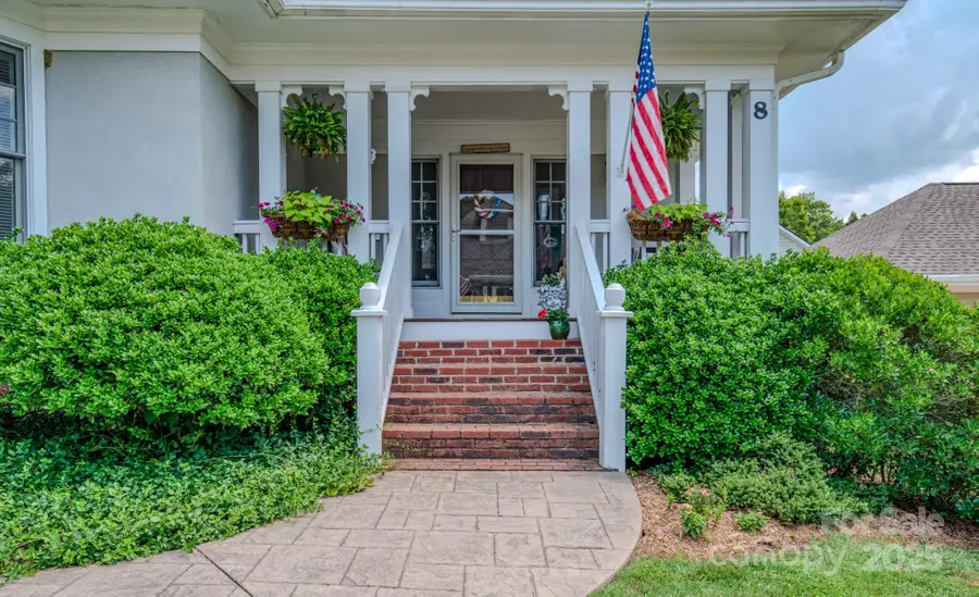 8 Creekside Way, Asheville, NC 28804 - Image #2