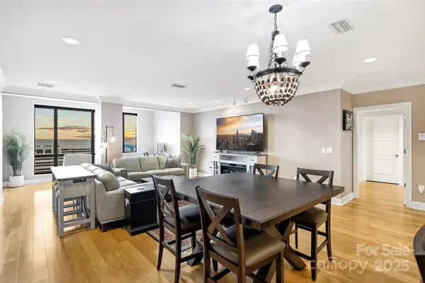 222 S Caldwell Street #1812, Charlotte, NC 28202