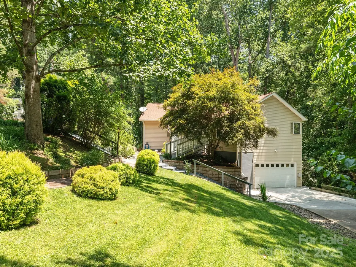 204 Pine Berry Circle, Hendersonville, NC 28739 - Image #1