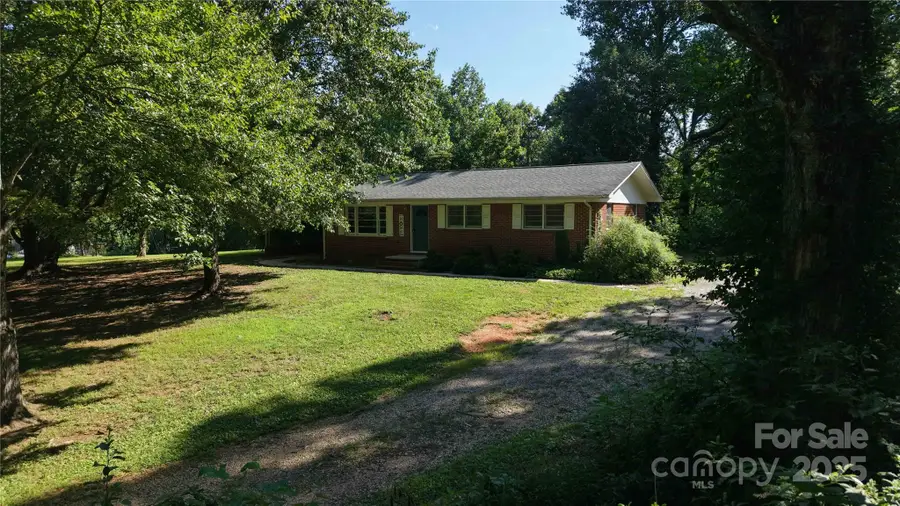 185 Waycaster Road, Marion, NC 28752 - Image #2