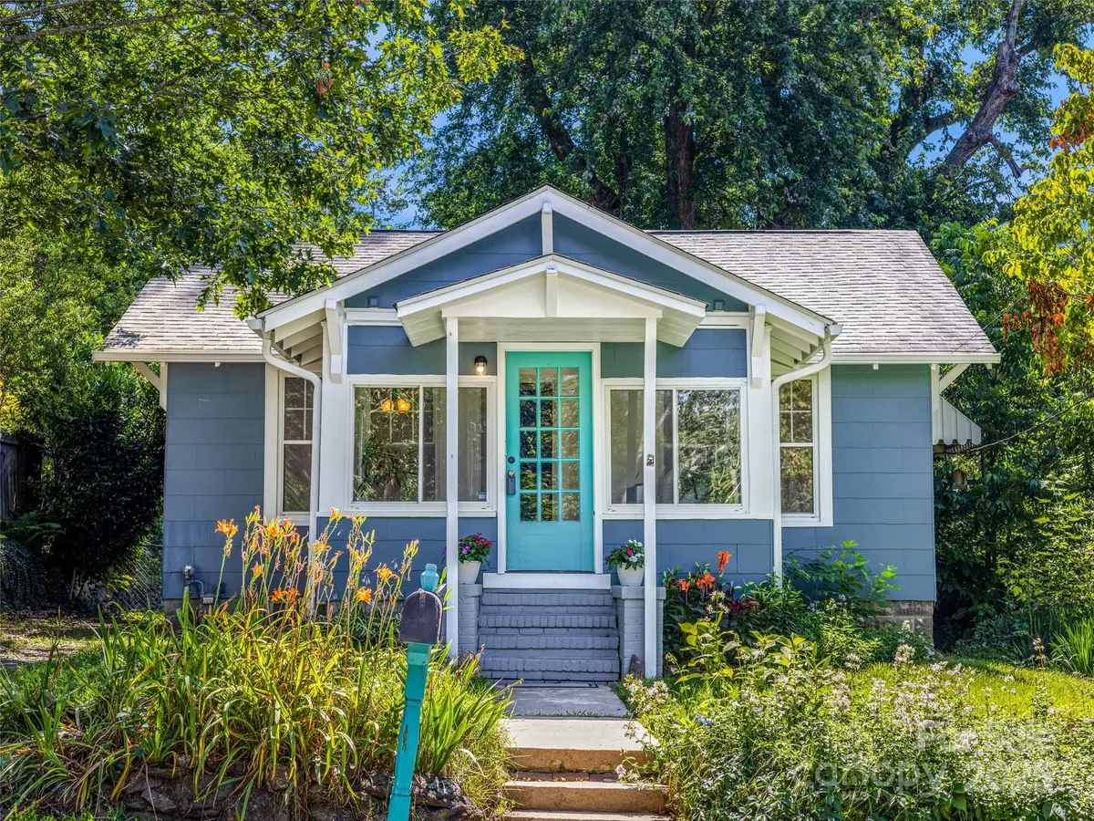 11 Craig Circle, Asheville, NC 28805 - Image #1