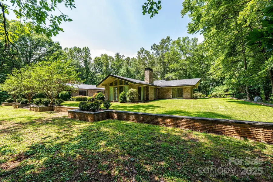153 Hillhaven Place Se, Lenoir, NC 28645 - Image #2