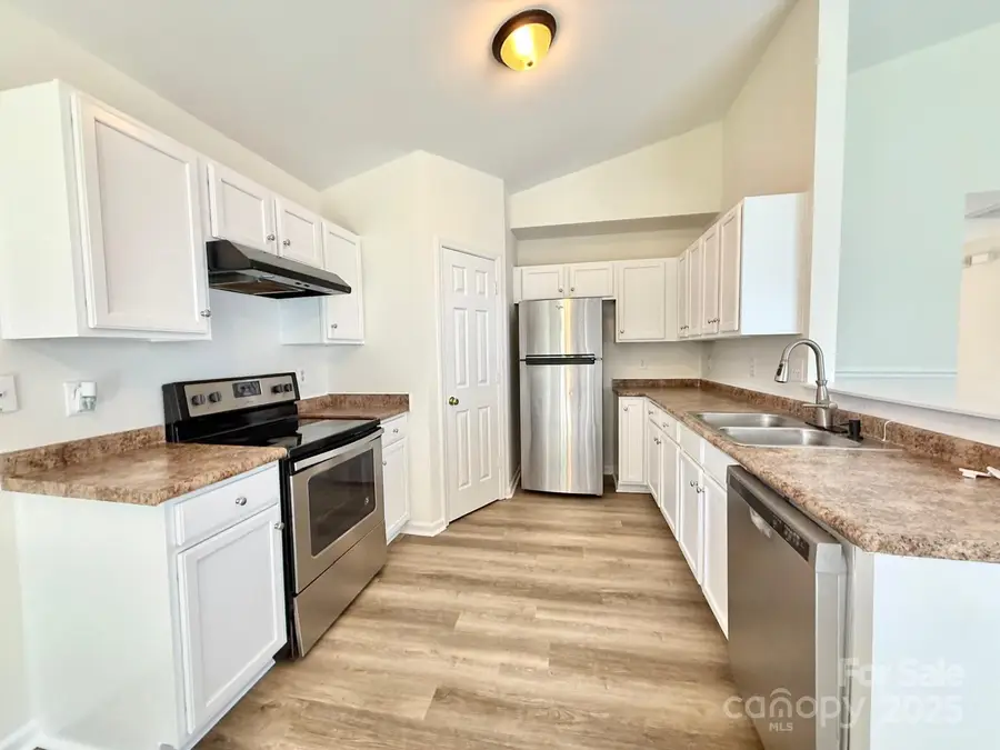 8551 Appledale Drive, Charlotte, NC 28262 - Image #2