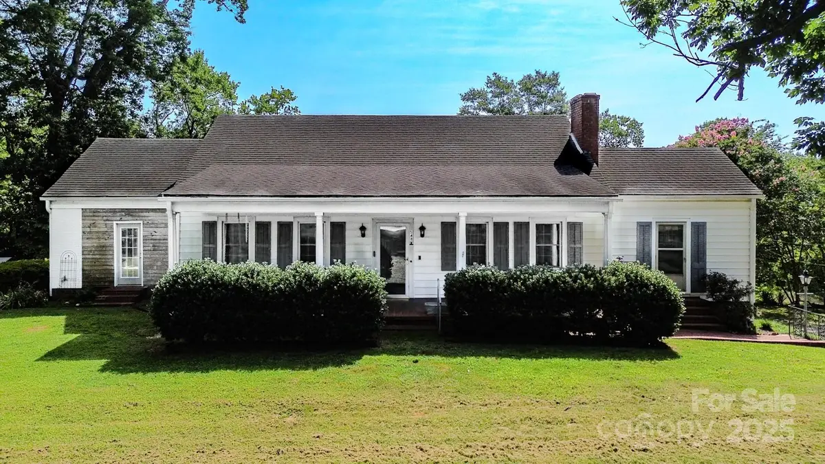 548 N Washington Street, Rutherfordton, NC 28139 - Image #1