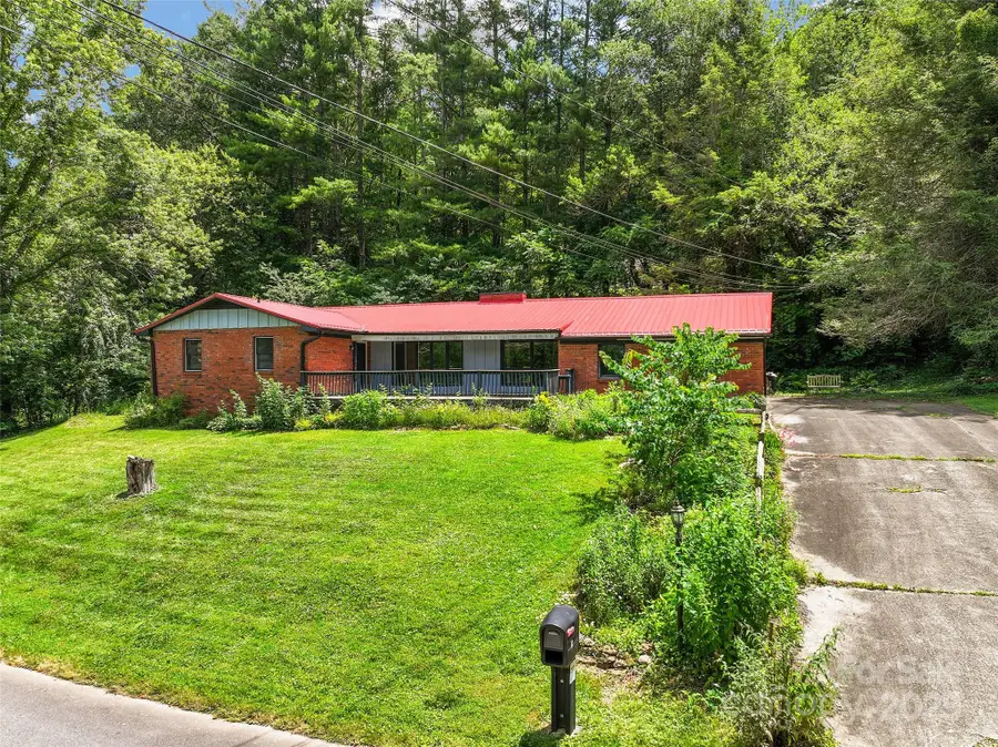 71 Auburn Park Drive, Waynesville, NC 28786 - Image #2