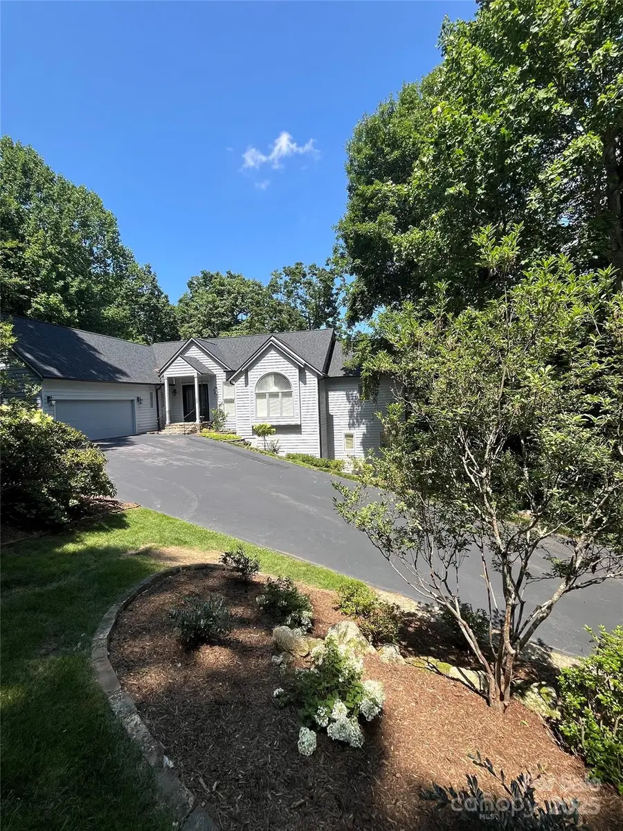 135 Poplar Loop, Flat Rock, NC 28731 - Image #2