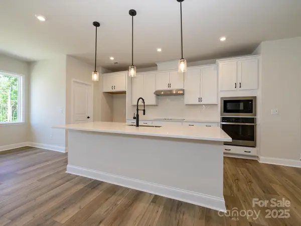 816 Flintside Lane, Charlotte, NC 28217