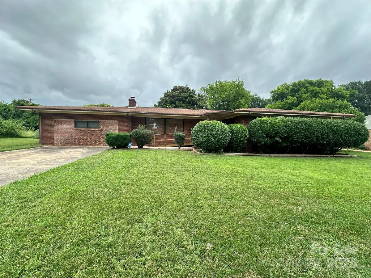 2128 Senior Drive, Charlotte, NC 28216 - Image #1