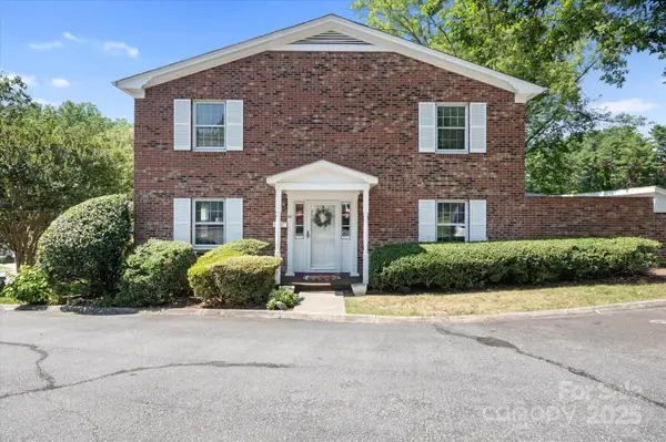 1409 Kensington Road #B-8, Hendersonville, NC 28791