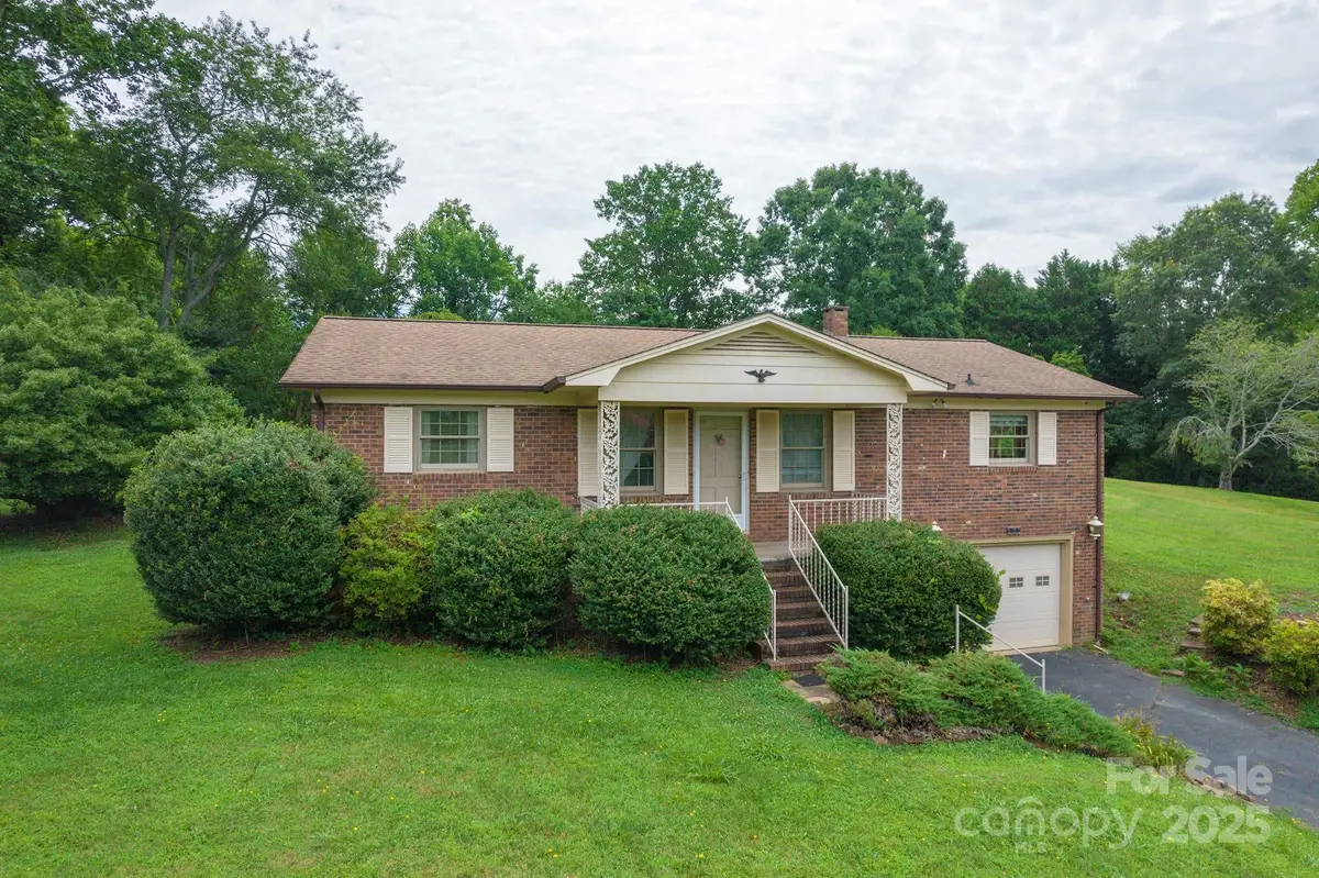 554 Wildlife Access Road, Hickory, NC 28601 - Image #1