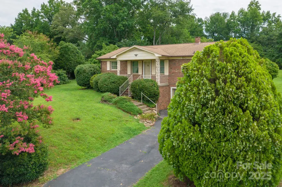 554 Wildlife Access Road, Hickory, NC 28601 - Image #2