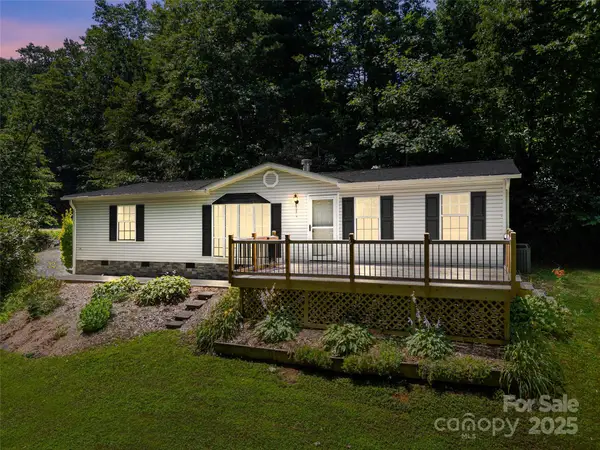 946 Turkey Pen Gap Road, Horse Shoe, NC 28742