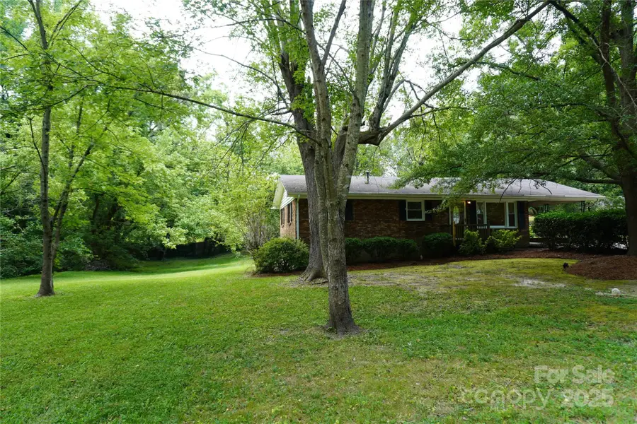 402 E Iowa Avenue, Bessemer City, NC 28016 - Image #2