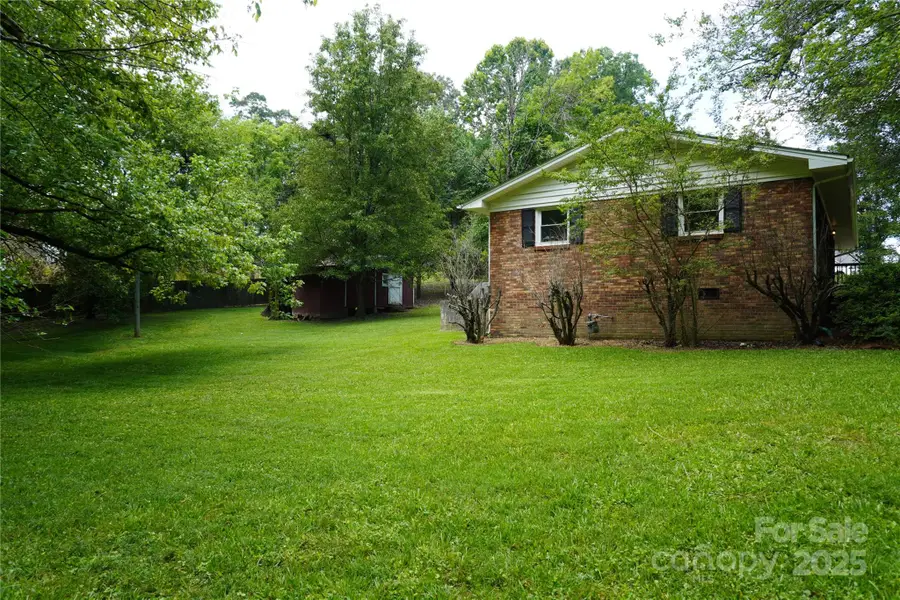 402 E Iowa Avenue, Bessemer City, NC 28016 - Image #3