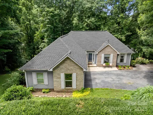 701 Salisbury Road, Hendersonville, NC 28792