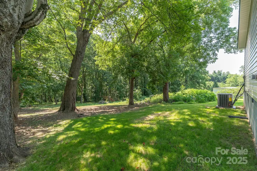 27 Forest Park Road, Marion, NC 28752 - Image #2