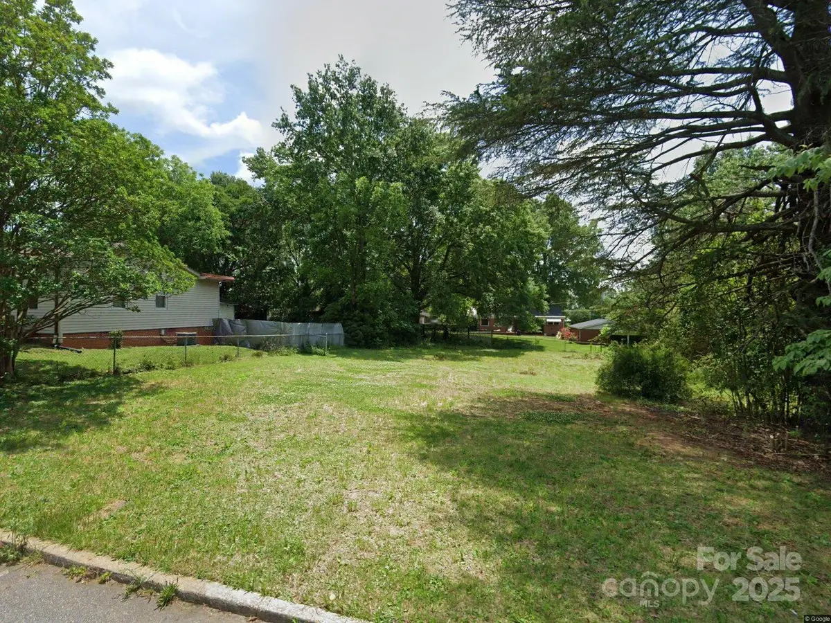 737 5th Avenue Sw, Hickory, NC 28602 - Image #1