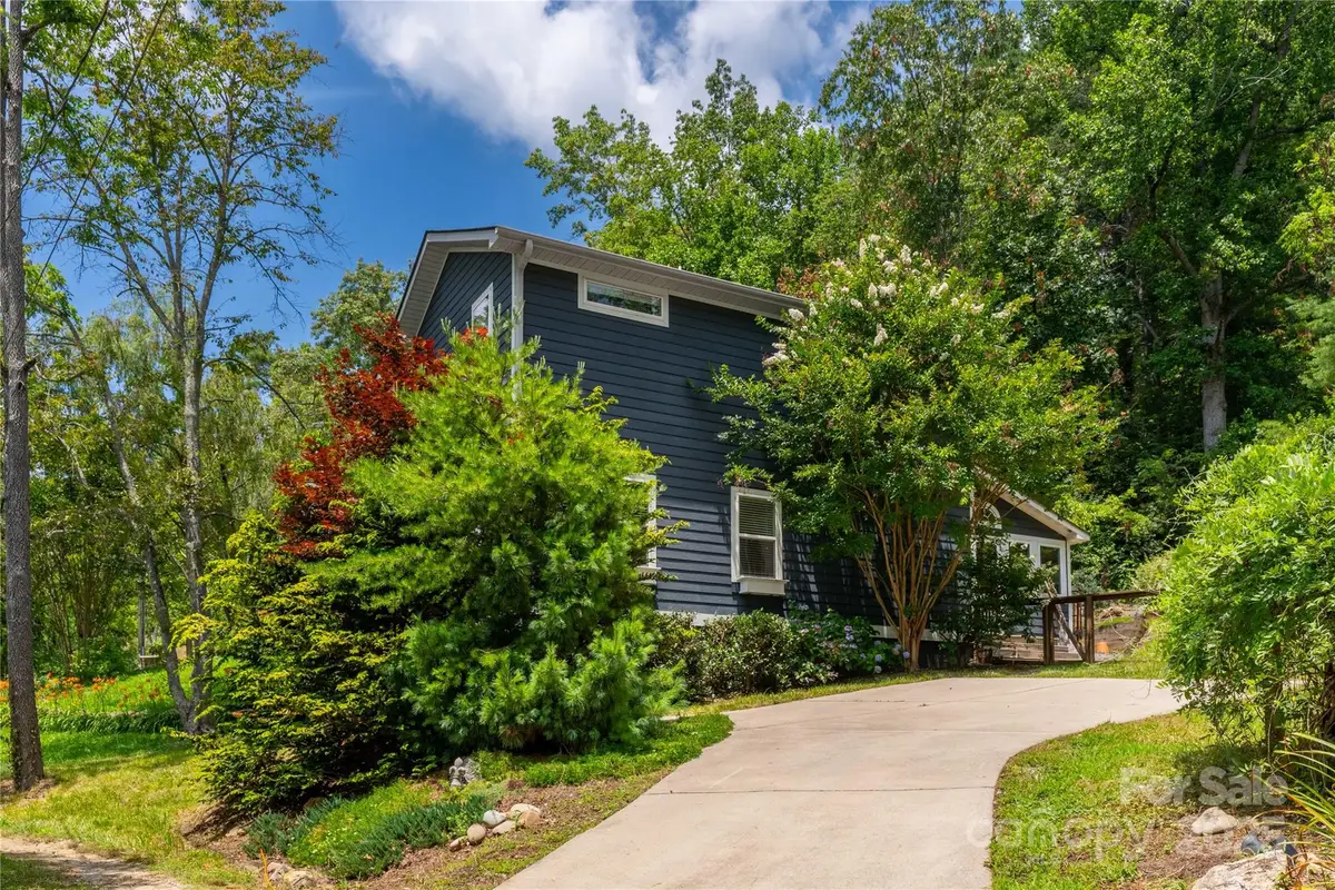 5 Koenig Way, Asheville, NC 28804 - Image #1
