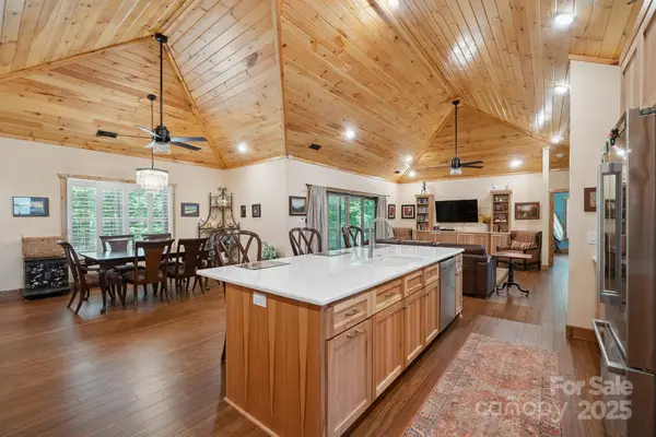 225 Henrys Glen Drive, Morganton, NC 28655