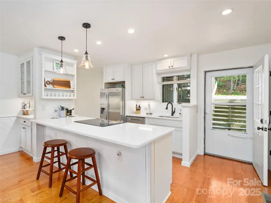 439 Fairway Lane, Spruce Pine, NC 28777 - Image #3