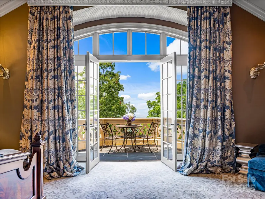 234 Skycliff Drive, Asheville, NC 28804 - Image #3