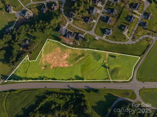 999999 Boylston Highway, Mills River, NC 28759