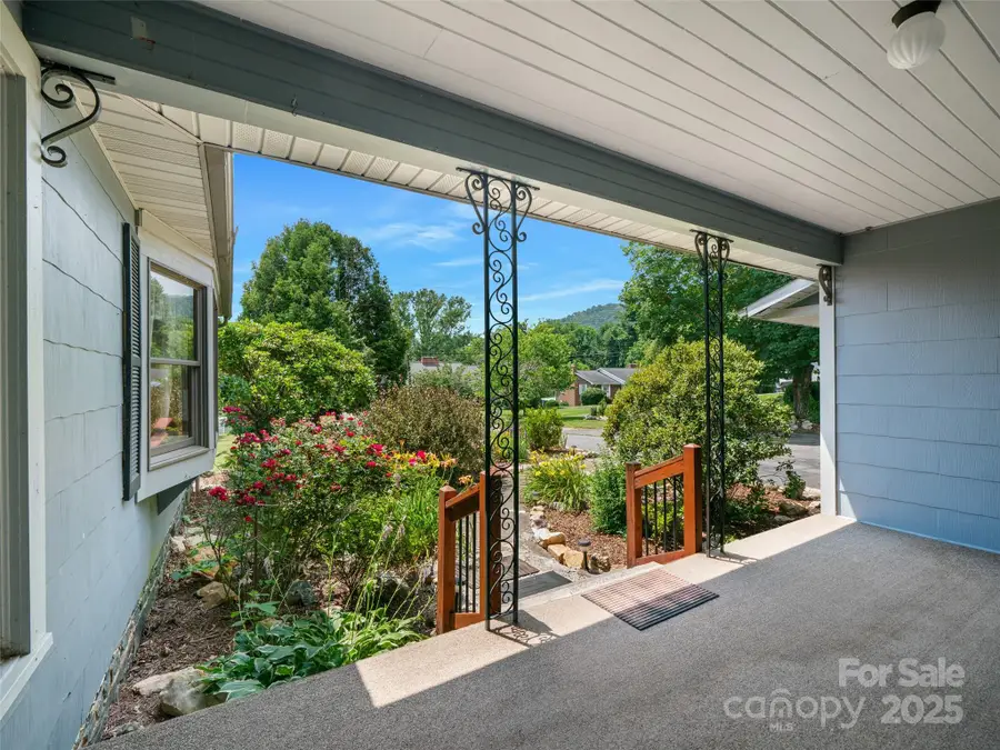 12 Robertson Street, Burnsville, NC 28714 - Image #2