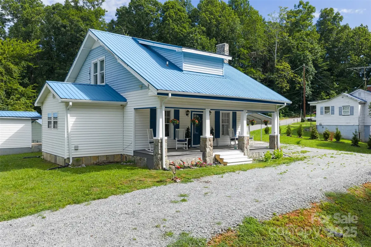 1231 Caldwell Place Nw, Lenoir, NC 28645 - Image #1