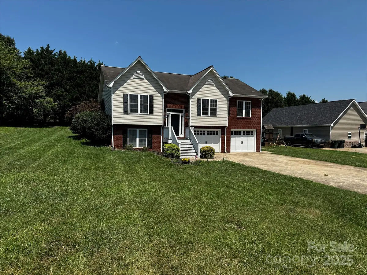 147 Freshfield Drive, Hudson, NC 28638 - Image #1