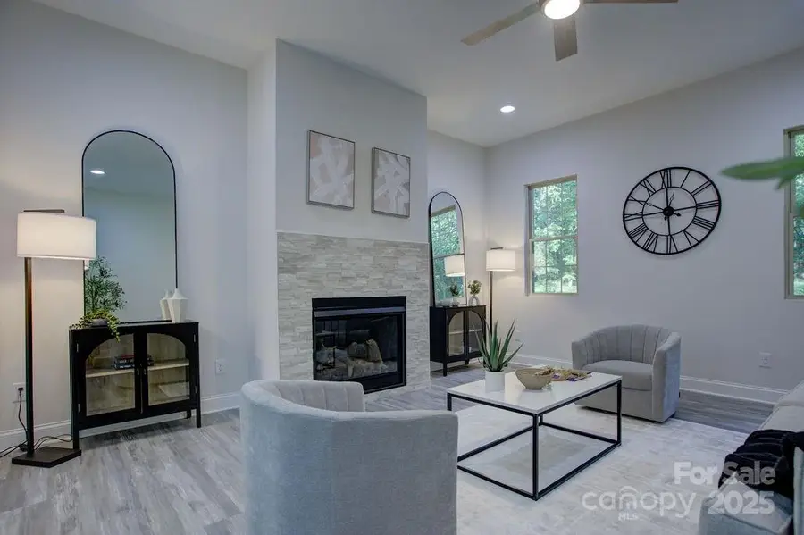 5125 Isaac Drive, Charlotte, NC 28216 - Image #2