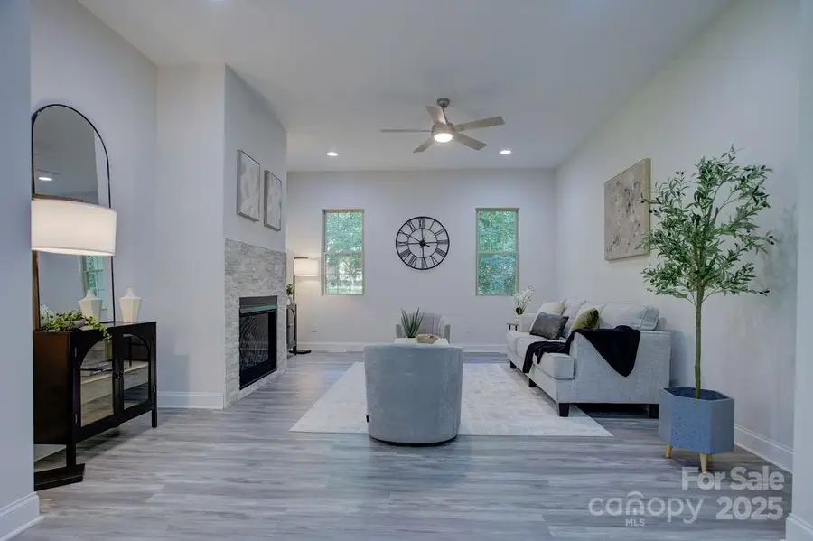 5125 Isaac Drive, Charlotte, NC 28216 - Image #3