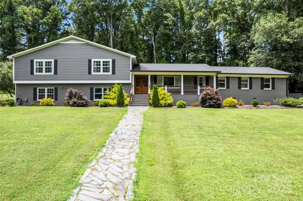 106 Brookmeade Drive, Statesville, NC 28625 - Image #1