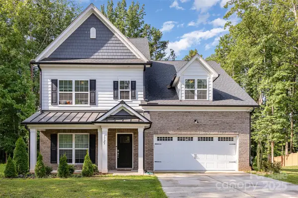 7725 Shalom Drive, Charlotte, NC 28216