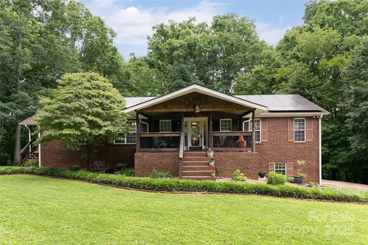 128 Oak Trails Pass, Leicester, NC 28748 - Image #1