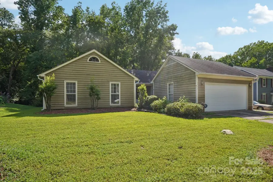 5531 Doverstone Court, Charlotte, NC 28208 - Image #2